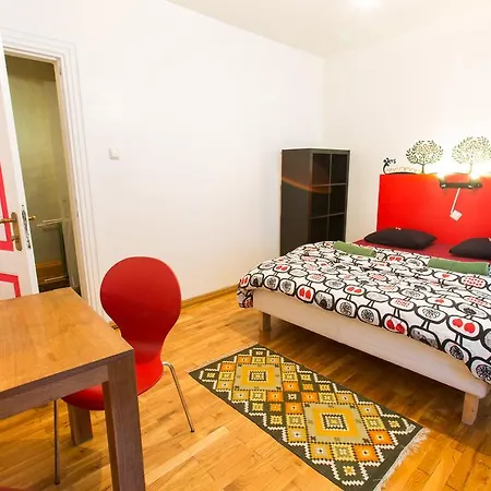 Hostel The Knight House *