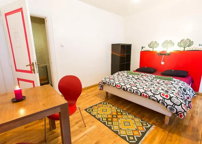 Hostel The Knight House *