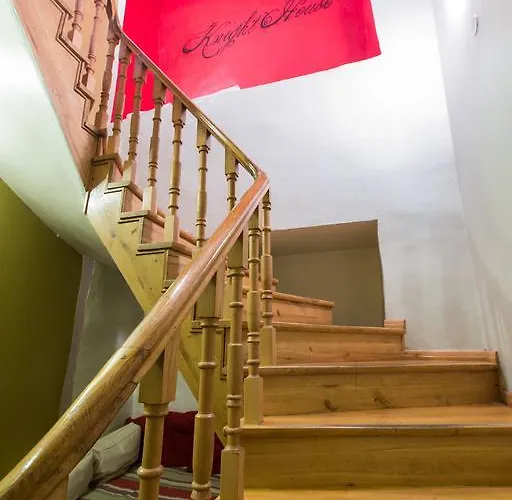 Hostal The Knight House *